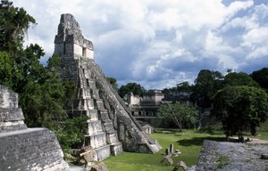Veduta del Tempio 1 di Tikal, Periodo Classico Tardo 600-900 d.C.